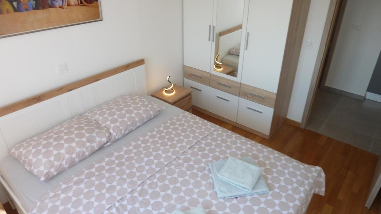 Apartment Jere With Private Parking Zadar Bagian luar foto