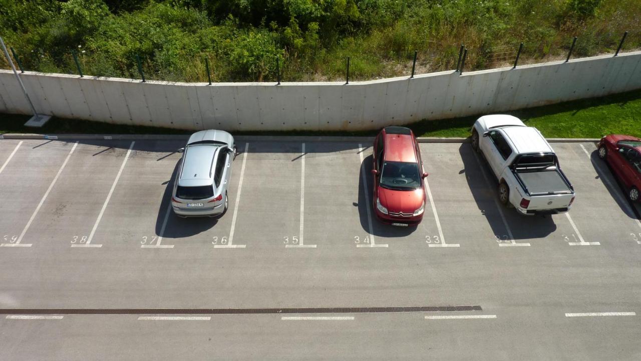 Apartment Jere With Private Parking Zadar Bagian luar foto